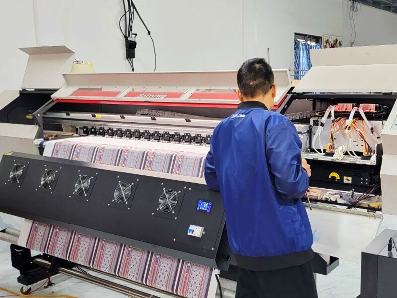 Công nghệ chuyển nhiệt có ưu điểm nổi bật là in được trên khổ vải lớn như in vải cuộn, in vải cây, băng rôn vải